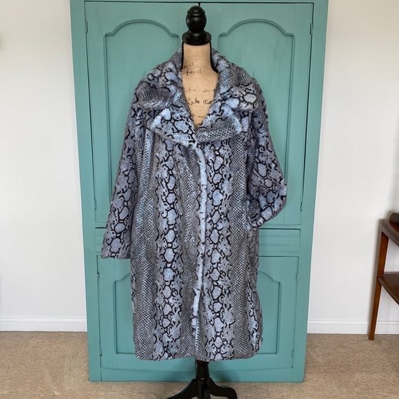 NVLT Jackets & Blazers - NWT Thread Collective NVLT Blue Mist/Charcoal Python Bunny Faux Fur. XL